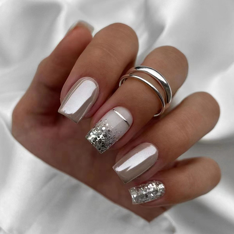 女性用ショートスクエアフェイクネイル、光沢のあるブラウンのチ - Nail Art Overlay のレビューと価格