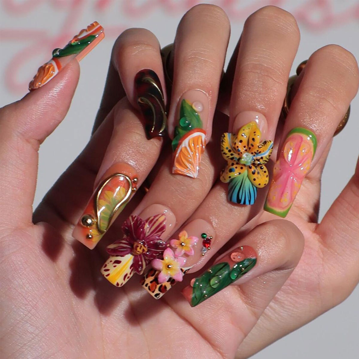 24枚入りマシンメイドプレスオンネイル ロングスクエアトロピ - Nail Art Orange のレビューと価格
