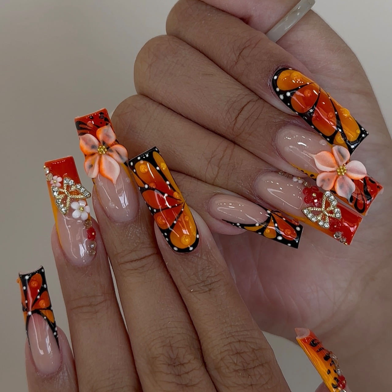 女性用ミディアムサイズのフェイクネイル、女の子向け3Dエンボ - Nail Art Orange のレビューと価格