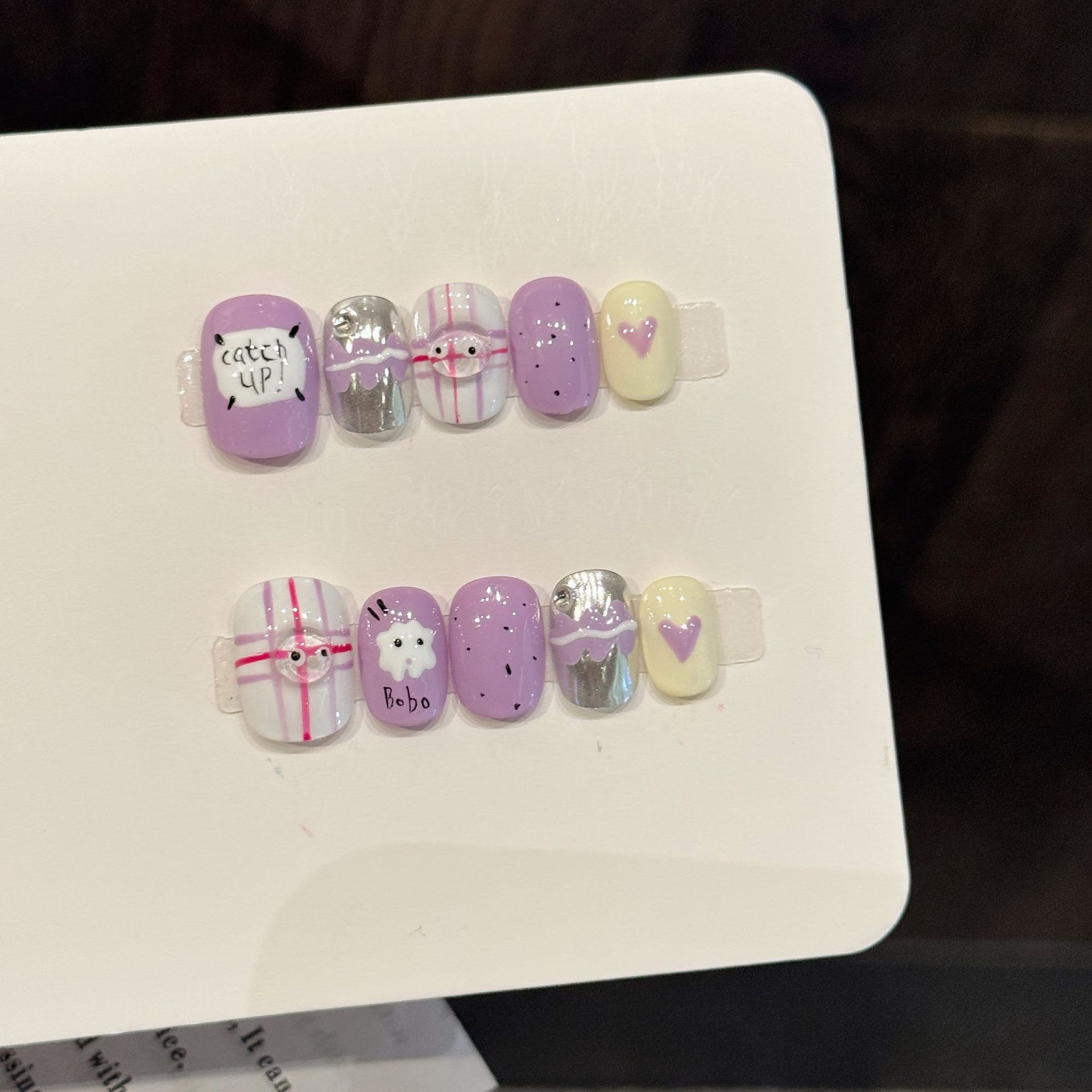 10個入り手作りプレスショートラウンドネイルアート、紫色の面 - Nail Art Love のレビューと価格
